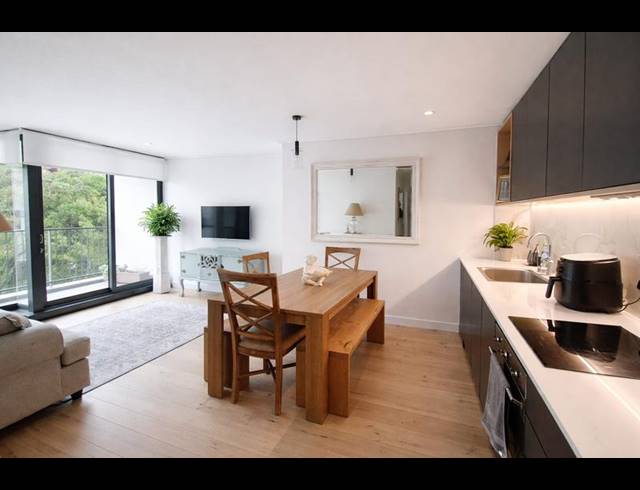 2 BEDROOM APARTMENT FOR SALE IN RONDEBOSCH